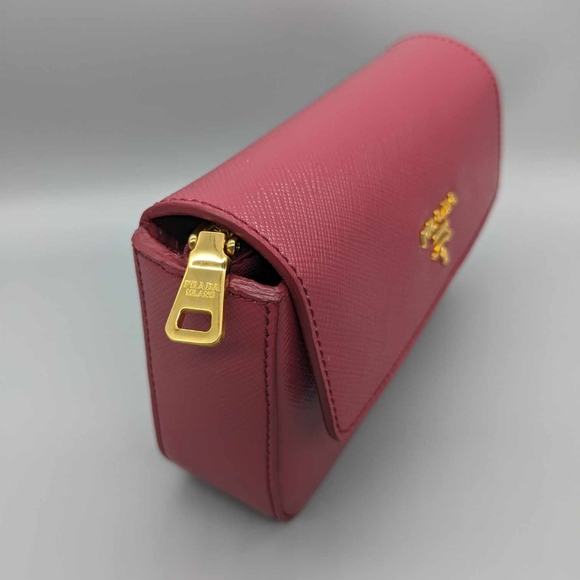 Prada - Picture 2 of 12